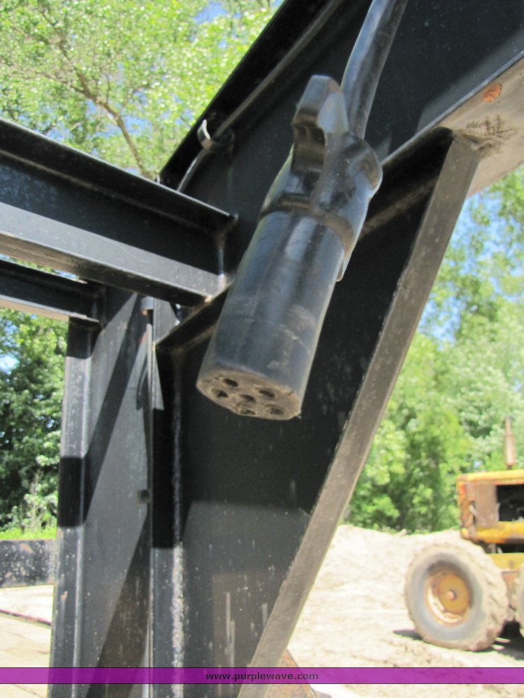 image for item 3268 2001 PJ gooseneck flatbed trailer with dovetail