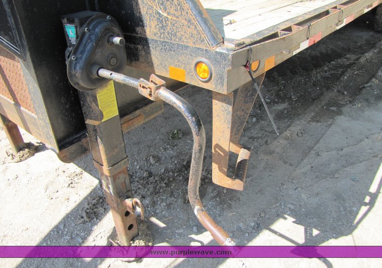 image for item 3268 2001 PJ gooseneck flatbed trailer with dovetail