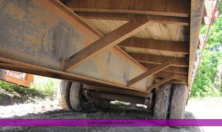 image for item 3268 2001 PJ gooseneck flatbed trailer with dovetail