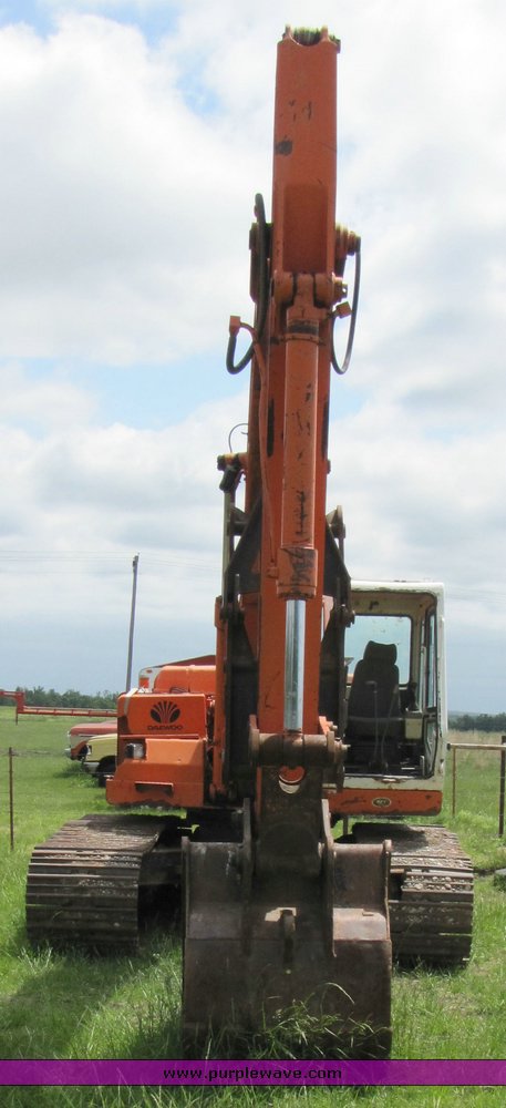 image for item 3270 1995 Daewoo 220 LC III Excavator