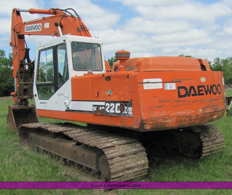 image for item 3270 1995 Daewoo 220 LC III Excavator