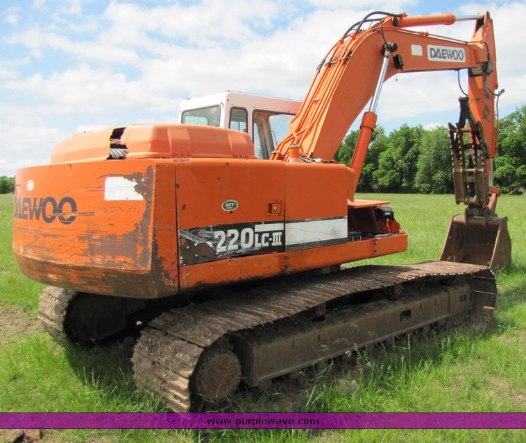 image for item 3270 1995 Daewoo 220 LC III Excavator