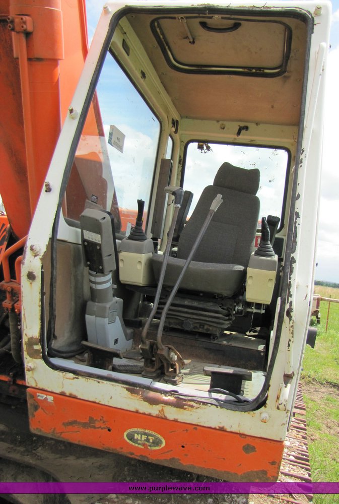 image for item 3270 1995 Daewoo 220 LC III Excavator