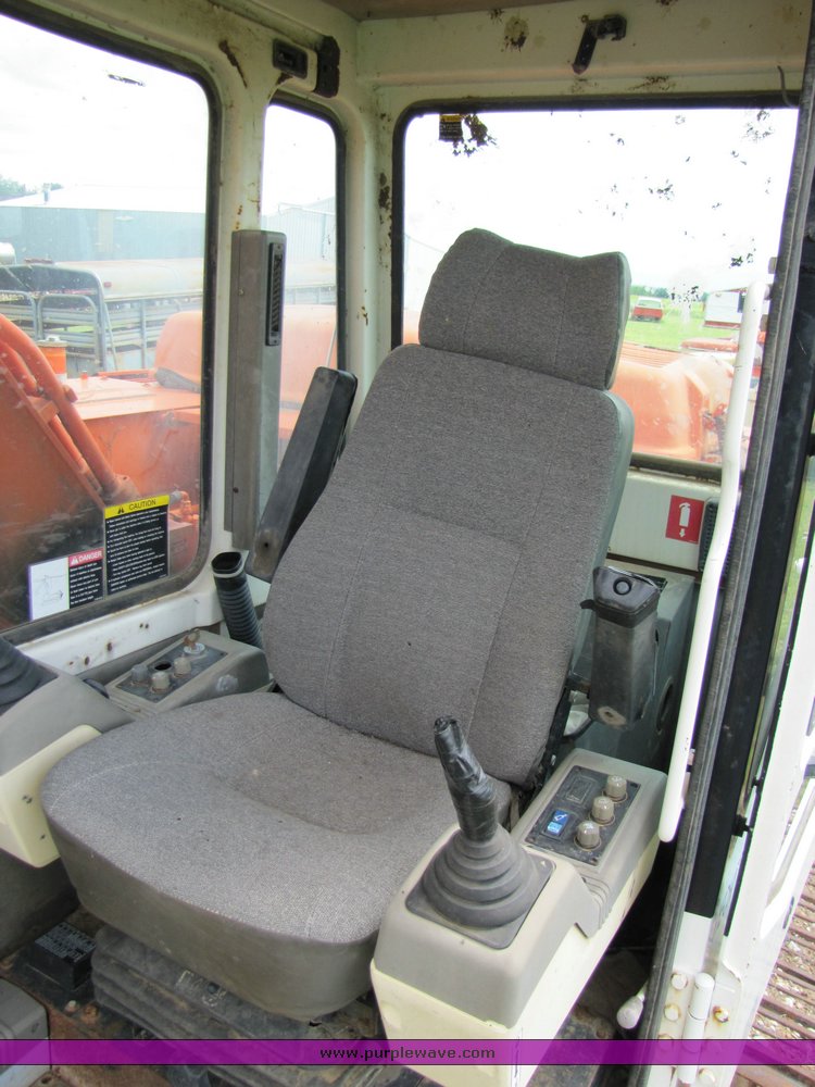 image for item 3270 1995 Daewoo 220 LC III Excavator