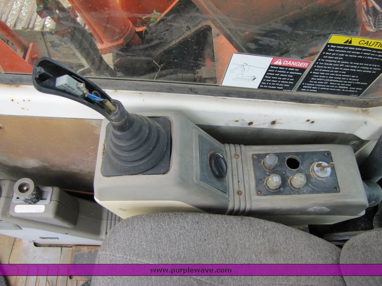 image for item 3270 1995 Daewoo 220 LC III Excavator