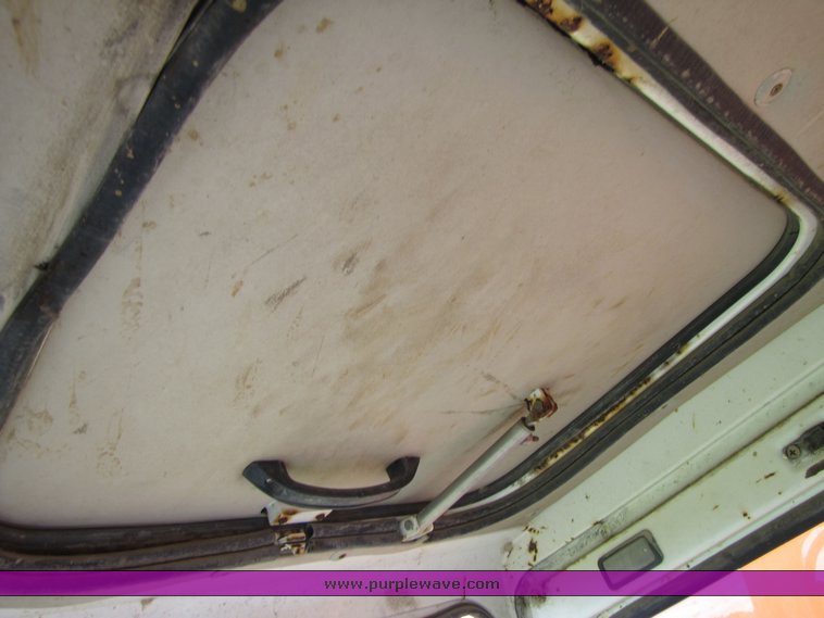 image for item 3270 1995 Daewoo 220 LC III Excavator