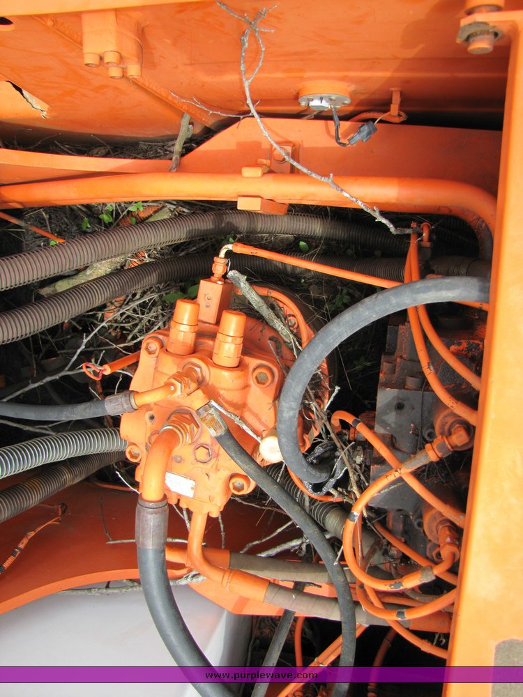 image for item 3270 1995 Daewoo 220 LC III Excavator