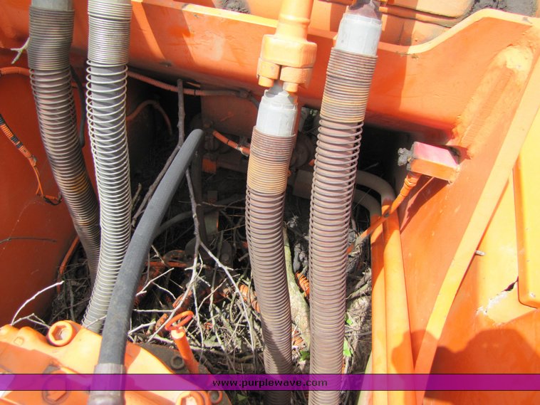 image for item 3270 1995 Daewoo 220 LC III Excavator