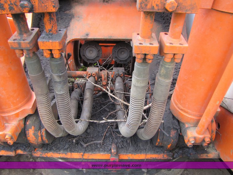 image for item 3270 1995 Daewoo 220 LC III Excavator