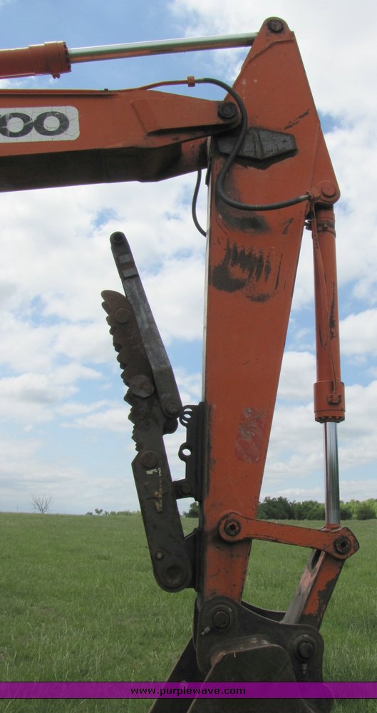 image for item 3270 1995 Daewoo 220 LC III Excavator