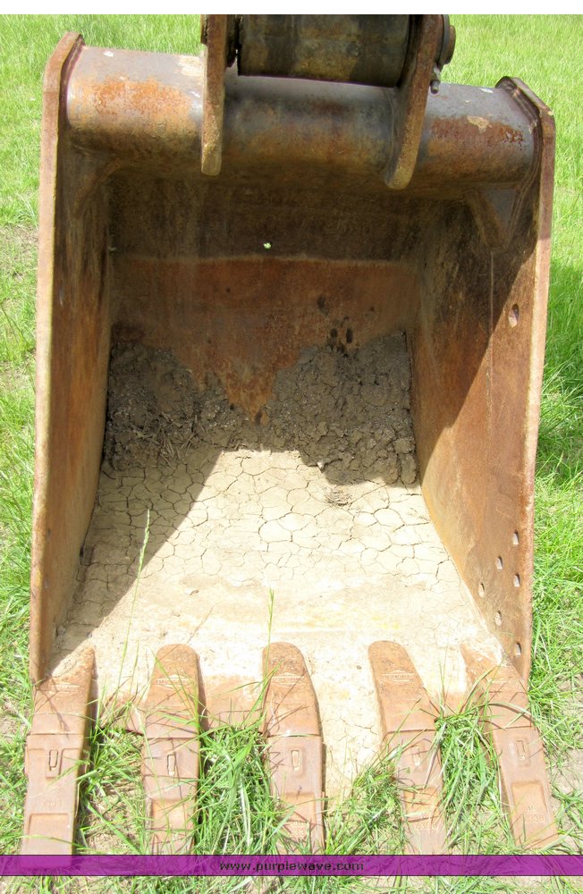 image for item 3270 1995 Daewoo 220 LC III Excavator