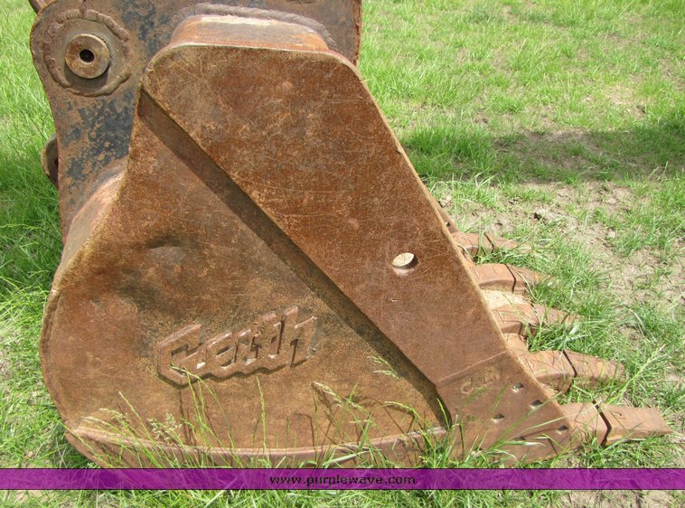 image for item 3270 1995 Daewoo 220 LC III Excavator