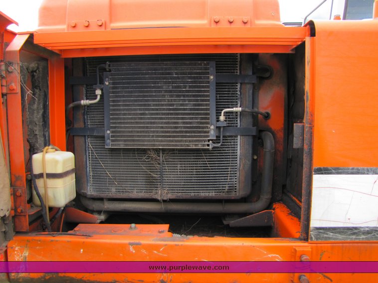 image for item 3270 1995 Daewoo 220 LC III Excavator