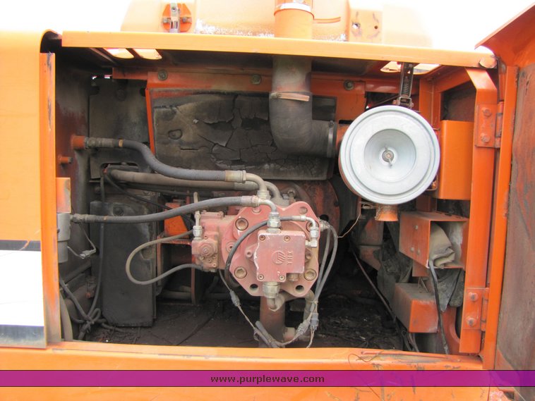 image for item 3270 1995 Daewoo 220 LC III Excavator