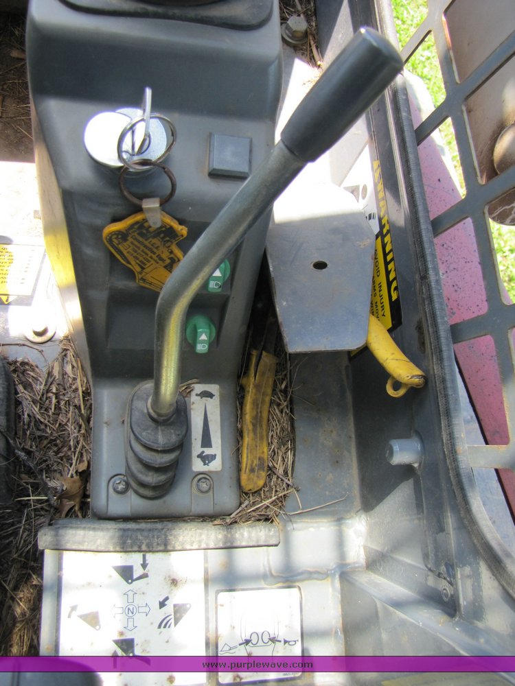 image for item 3271 2006 Takeuchi TL-140 skid steer