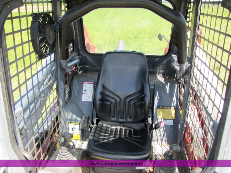image for item 3271 2006 Takeuchi TL-140 skid steer