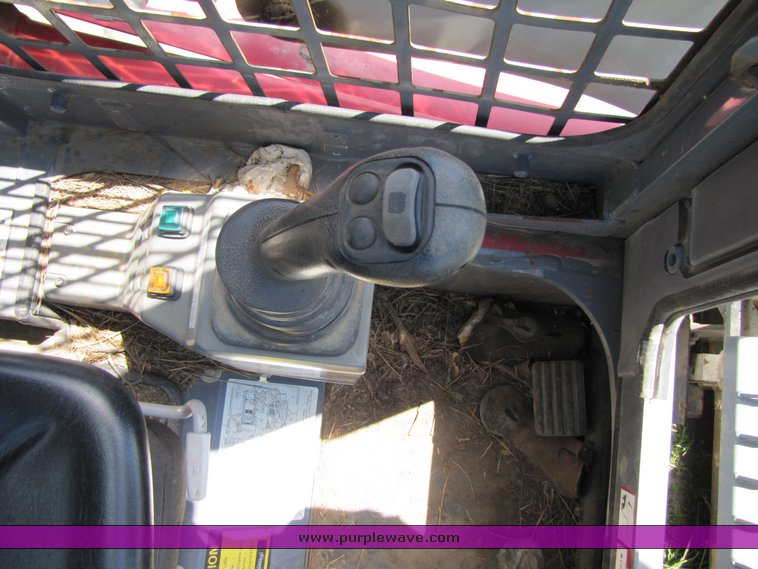 image for item 3271 2006 Takeuchi TL-140 skid steer