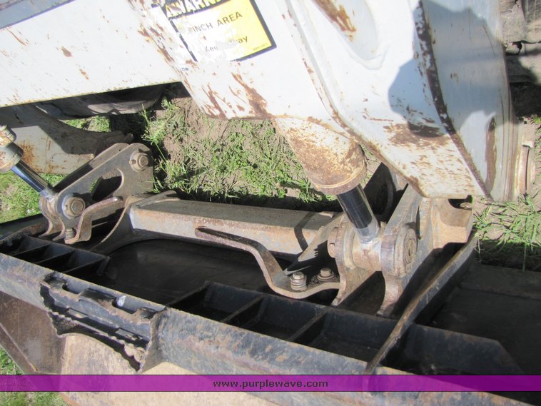 image for item 3271 2006 Takeuchi TL-140 skid steer