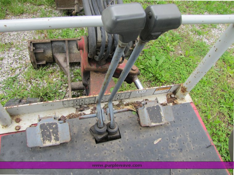 image for item 3296 1999 Takeuchi TB016 mini excavator