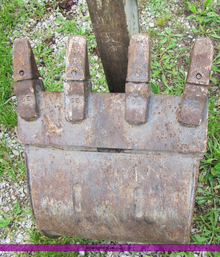 image for item 3296 1999 Takeuchi TB016 mini excavator