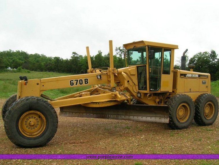 image for item 3489 1993 John Deere 670B motor grader