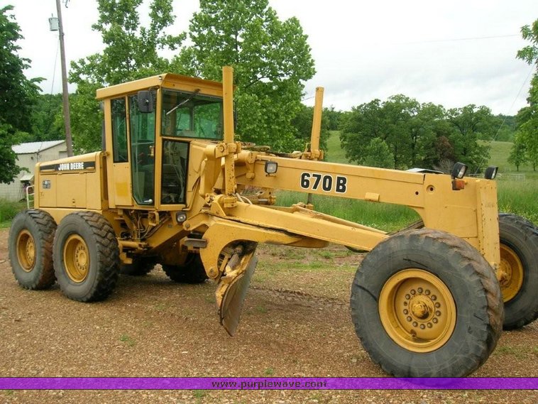image for item 3489 1993 John Deere 670B motor grader