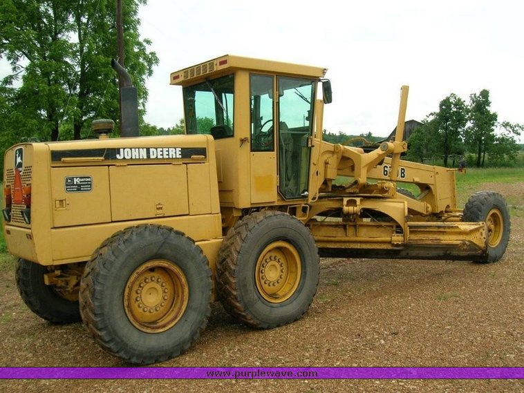 image for item 3489 1993 John Deere 670B motor grader
