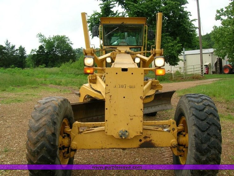 image for item 3489 1993 John Deere 670B motor grader