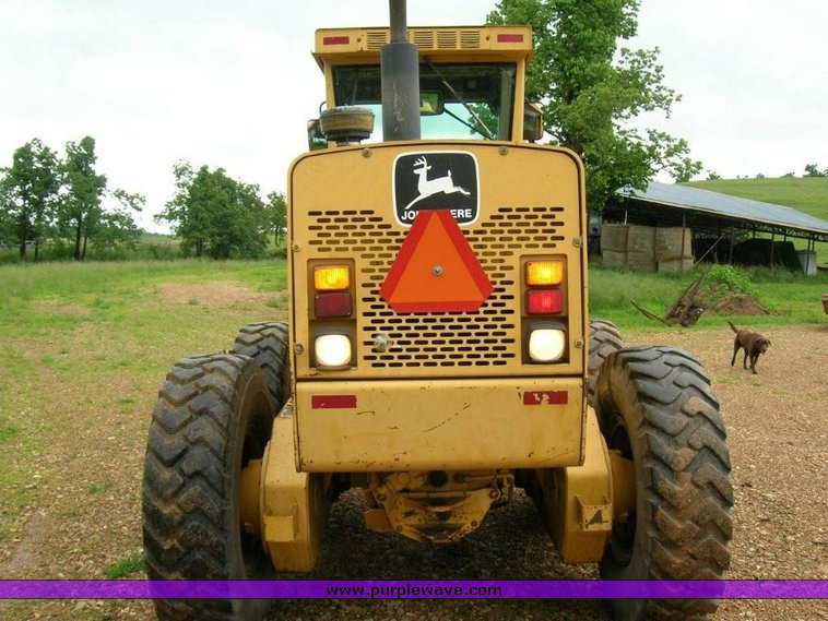 image for item 3489 1993 John Deere 670B motor grader