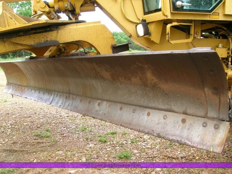 image for item 3489 1993 John Deere 670B motor grader