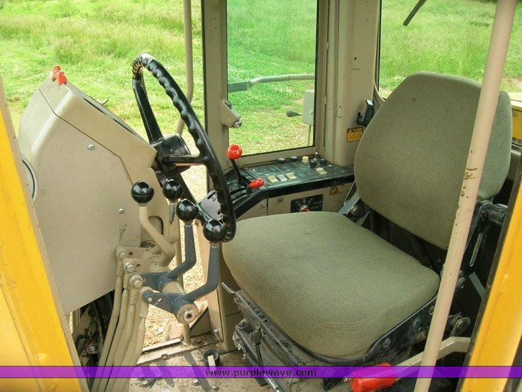 image for item 3489 1993 John Deere 670B motor grader