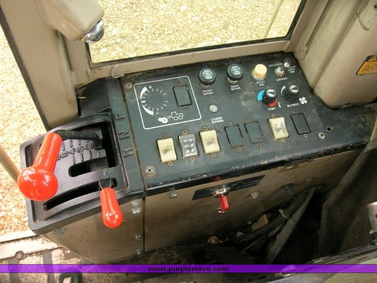 image for item 3489 1993 John Deere 670B motor grader