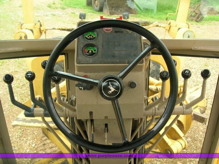 image for item 3489 1993 John Deere 670B motor grader