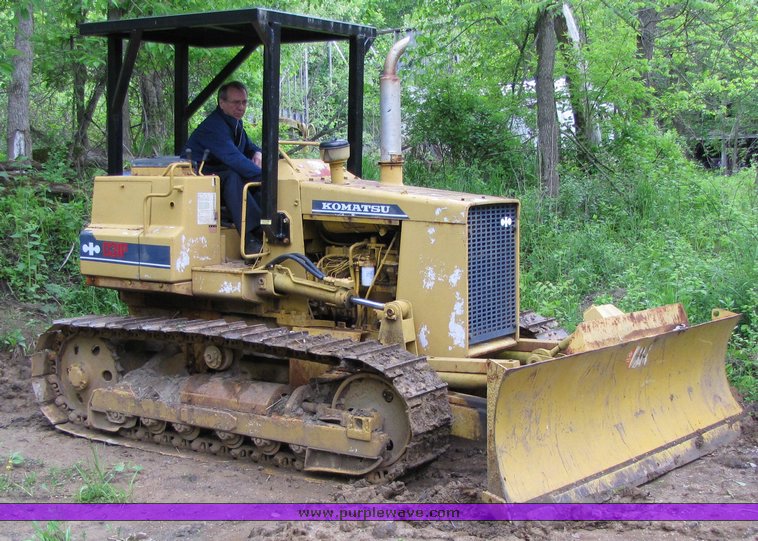 image for item 3747 1979 Komatsu D31P dozer