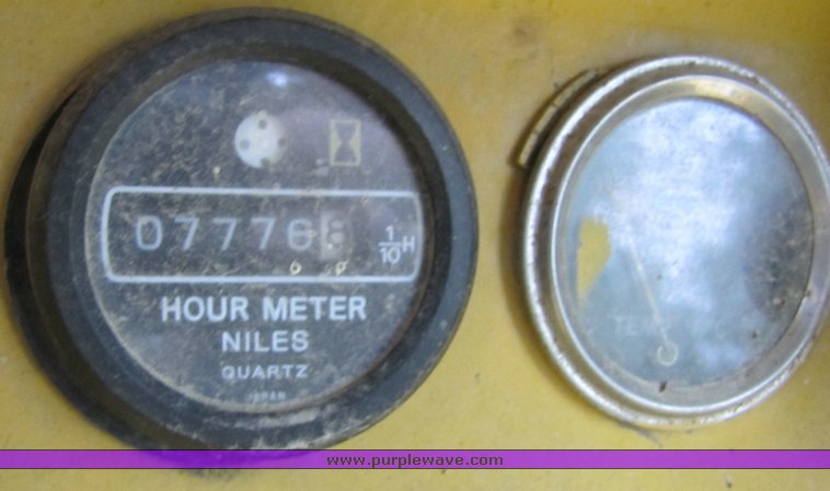 image for item 3747 1979 Komatsu D31P dozer