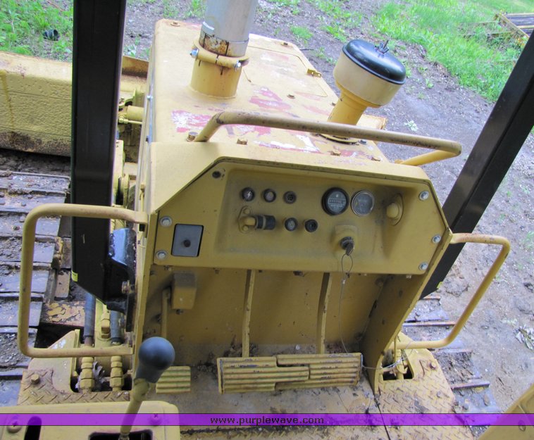 image for item 3747 1979 Komatsu D31P dozer