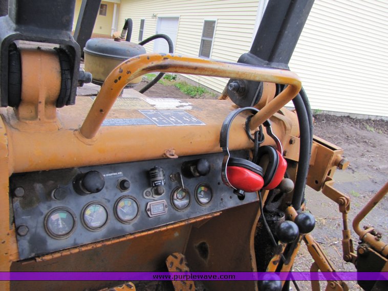 1978 Case 450B track loader in Tiffin, IA Item 3749 sold Purple Wave