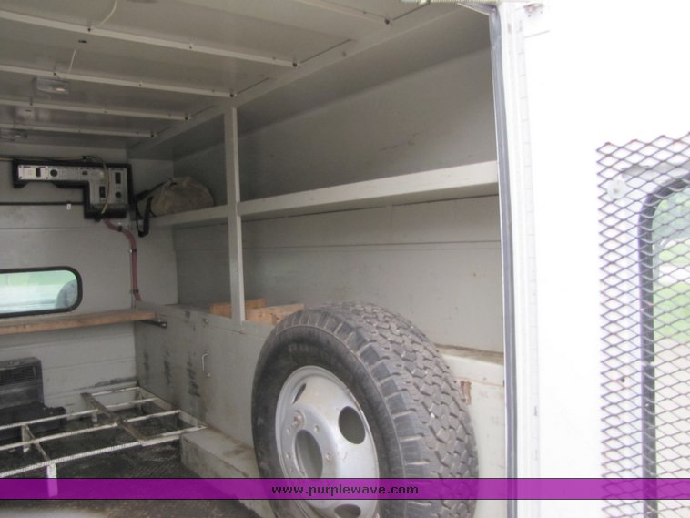 image for item 3750 2005 Ford F350 Super Duty service truck