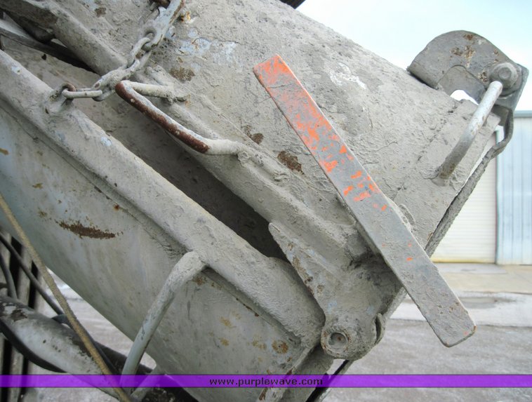 image for item 3932 Mcneilus 11 cubic-yard mixer