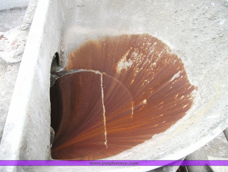 image for item 3932 Mcneilus 11 cubic-yard mixer