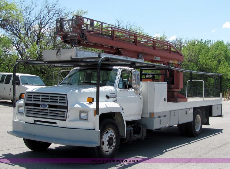 image for item 4258 1993 Ford F700 ladder truck