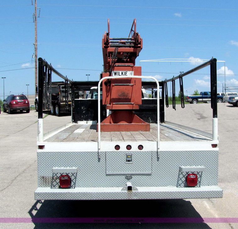 image for item 4258 1993 Ford F700 ladder truck