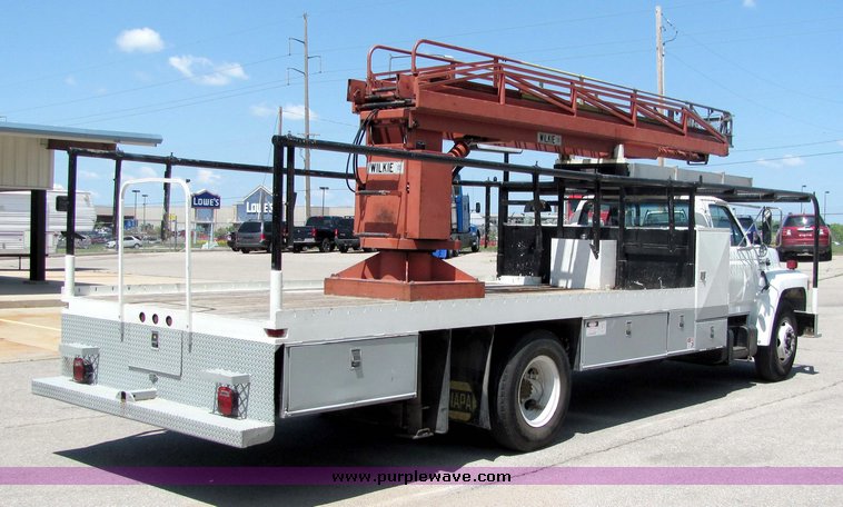 image for item 4258 1993 Ford F700 ladder truck
