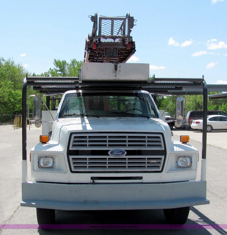 image for item 4258 1993 Ford F700 ladder truck