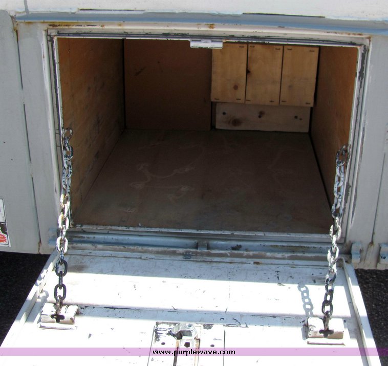 image for item 4258 1993 Ford F700 ladder truck