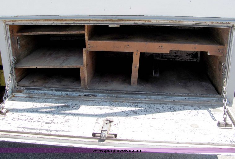 image for item 4258 1993 Ford F700 ladder truck