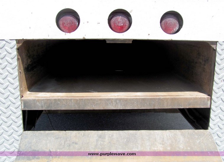 image for item 4258 1993 Ford F700 ladder truck