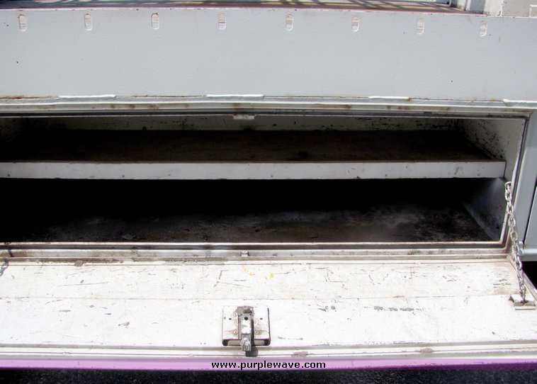 image for item 4258 1993 Ford F700 ladder truck