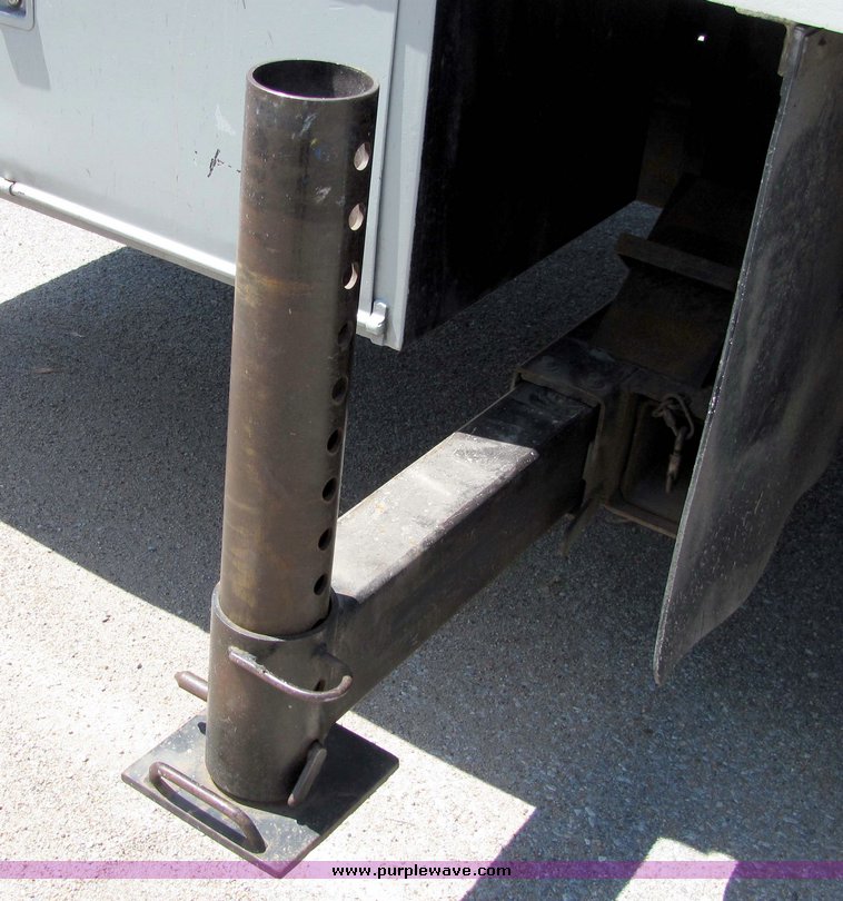 image for item 4258 1993 Ford F700 ladder truck