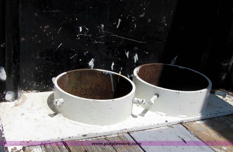 image for item 4258 1993 Ford F700 ladder truck